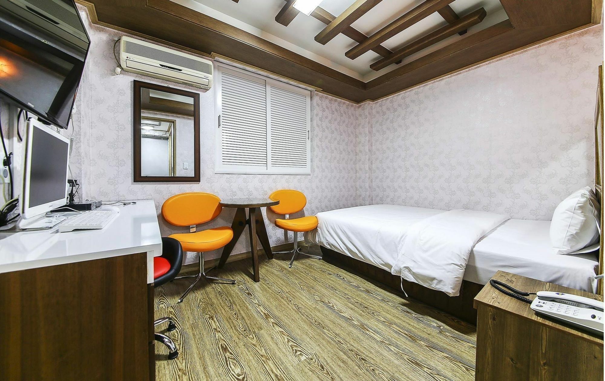 Hotel Sheel 2*